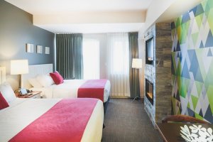 Summit Lodge double queen room