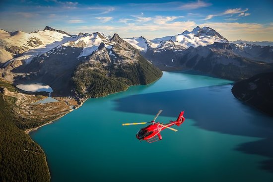 Image of Blackcomb helicoptor tour over a lack near Whistlr